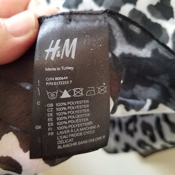 H & M Black and white leopard print sheer scarf - Picture 5 of 9
